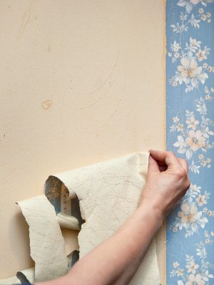 Wallpaper removal in Philadelphia, Tennessee by Upfront Painting.